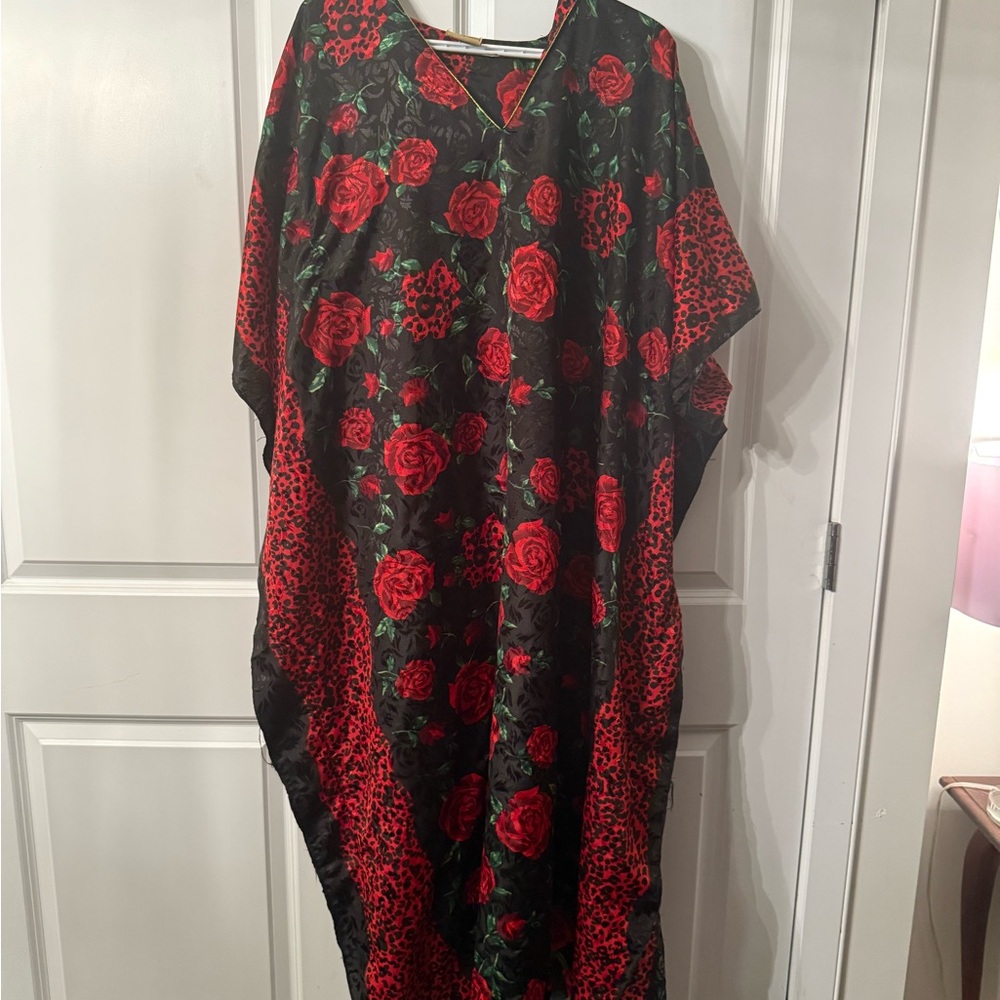Floral Red and Black Women's Kaftan Vintage